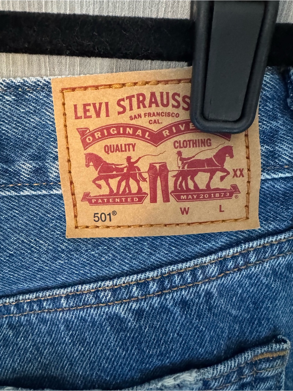 Levi's 501 Distressed Blue Relaxed Fit Jeans - Picture 3 of 7